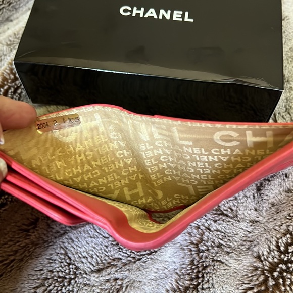 Authentic Chanel leather icon line wallet with red Lambskin leather - Picture 7 of 11